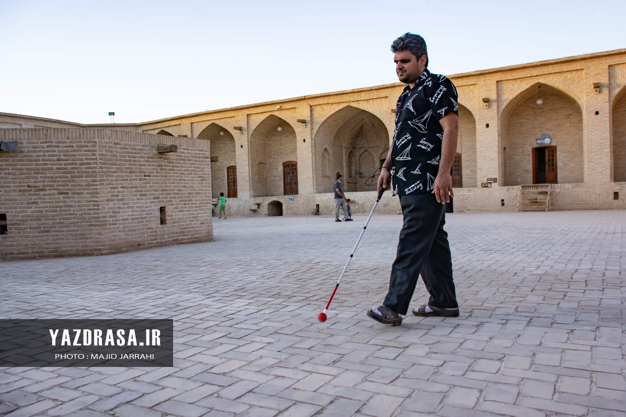 زیلوبافی توسط جوان نابینای میبدی