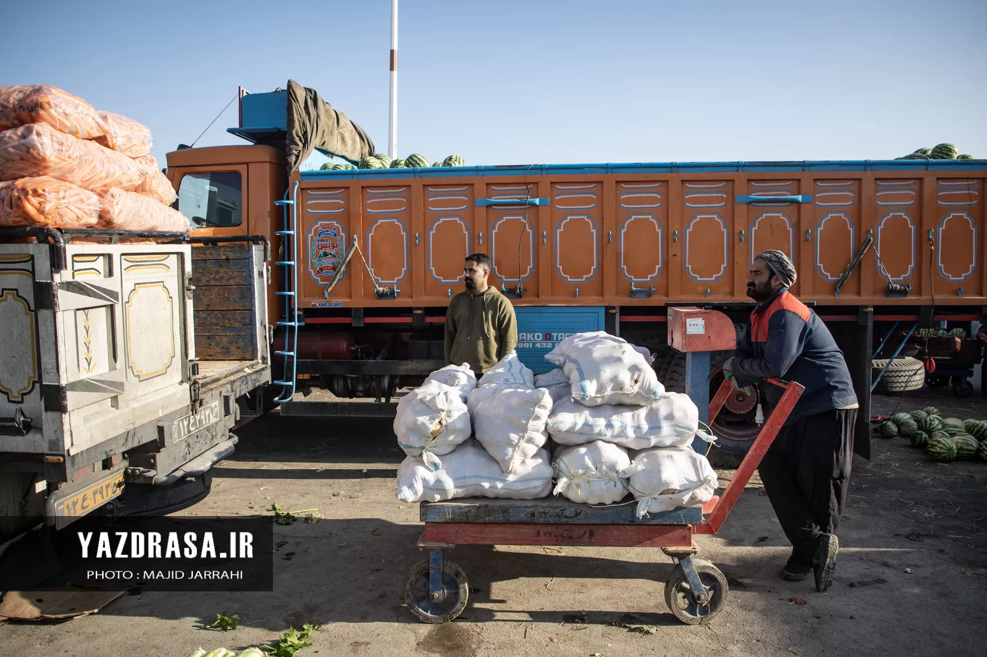 یک روز با میدان‌داران تره‌بار شاهدیه