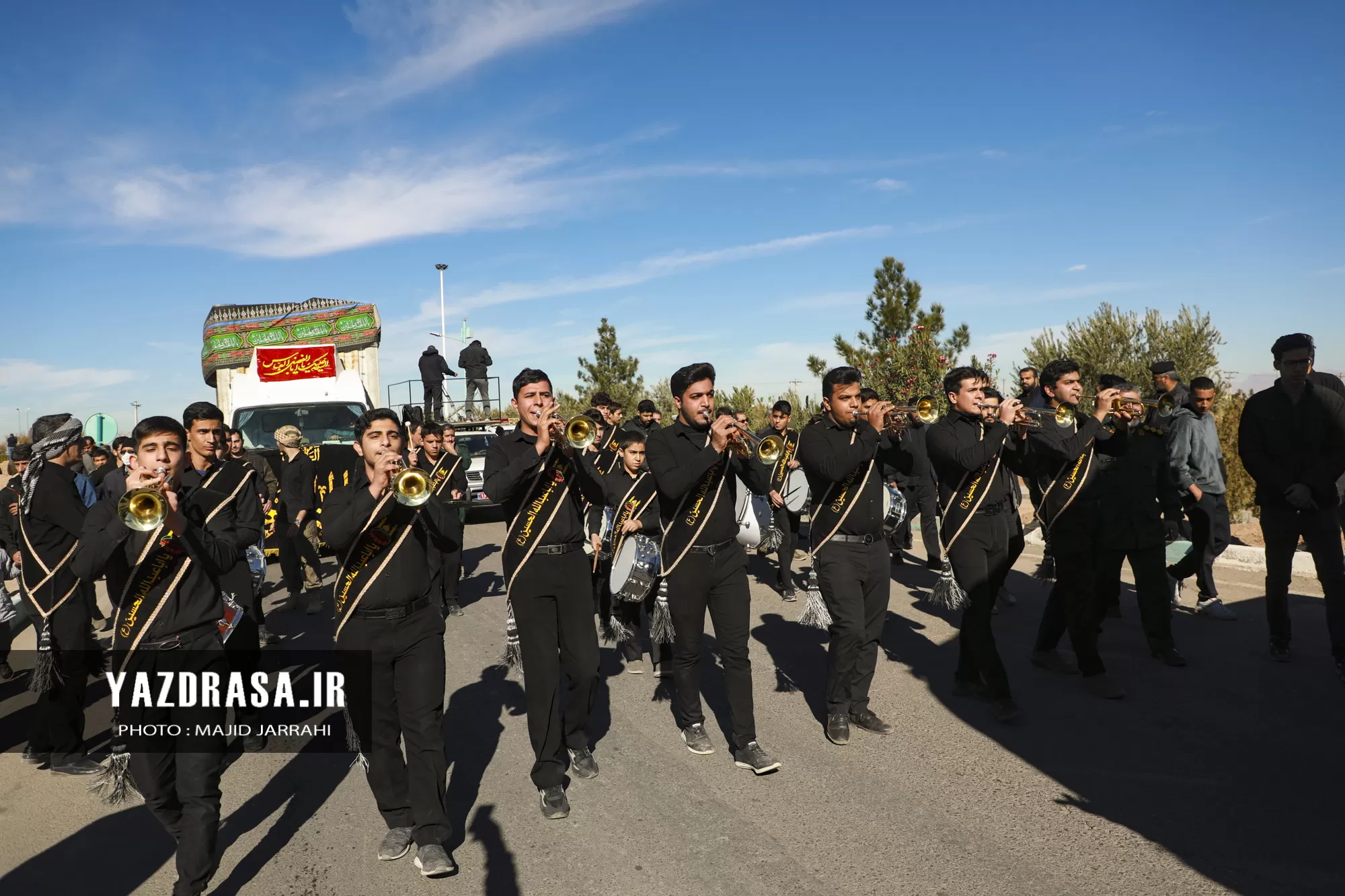 حضور پرشور یزدی‌ها در تشییع پیکر شهدای گمنام