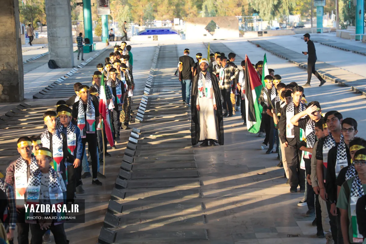 لبیک دانش‌آموزان یزدی به رهبر انقلاب