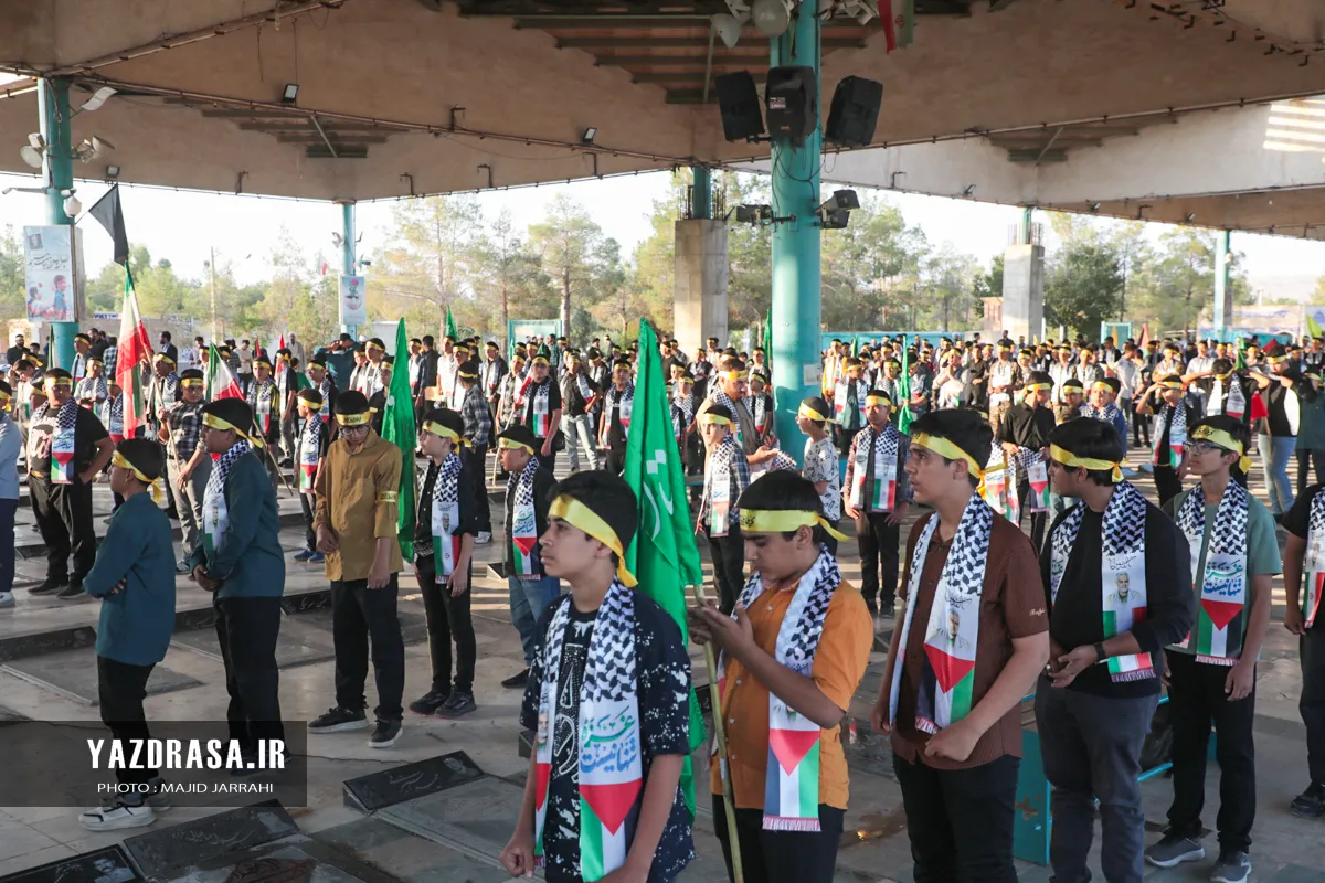 لبیک دانش‌آموزان یزدی به رهبر انقلاب