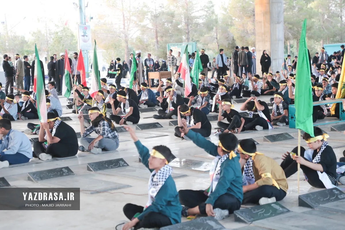 لبیک دانش‌آموزان یزدی به رهبر انقلاب