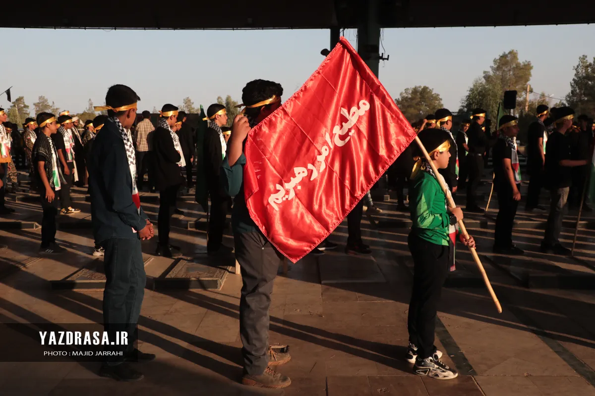 لبیک دانش‌آموزان یزدی به رهبر انقلاب