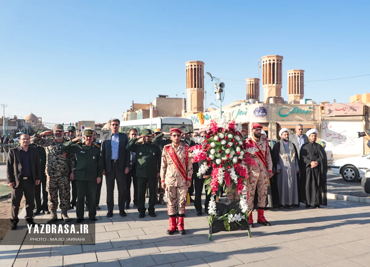 غبارروبی و عطرافشانی قبور شهدای یزد