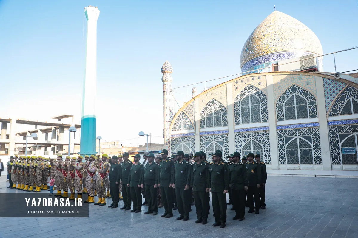 غبارروبی و عطرافشانی قبور شهدای یزد