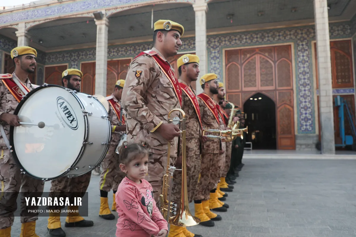 غبارروبی و عطرافشانی قبور شهدای یزد