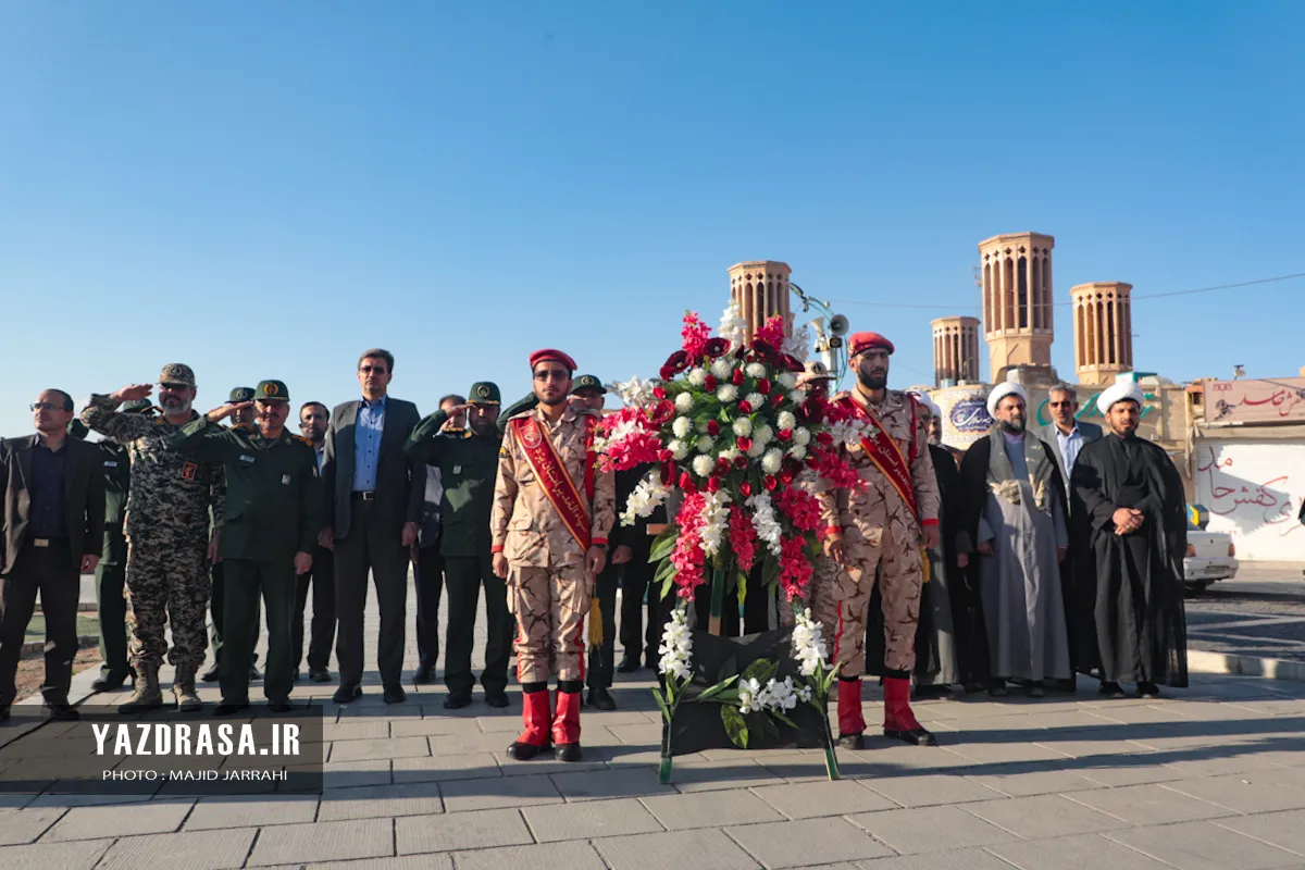 غبارروبی و عطرافشانی قبور شهدای یزد