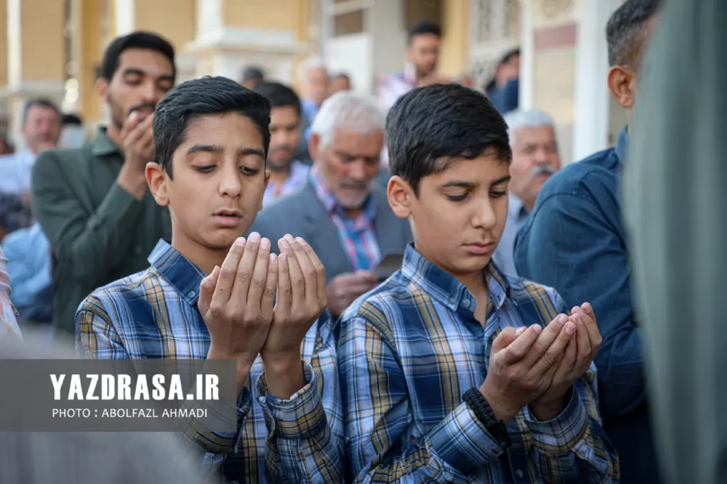 اقامه نماز باشکوه عید فطر در یزد