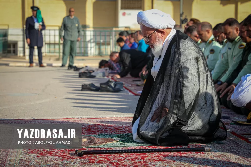 اقامه نماز باشکوه عید فطر در یزد
