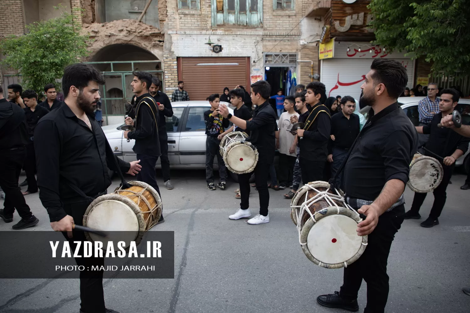 یزدی‌ها به سوگ امام خود نشستند