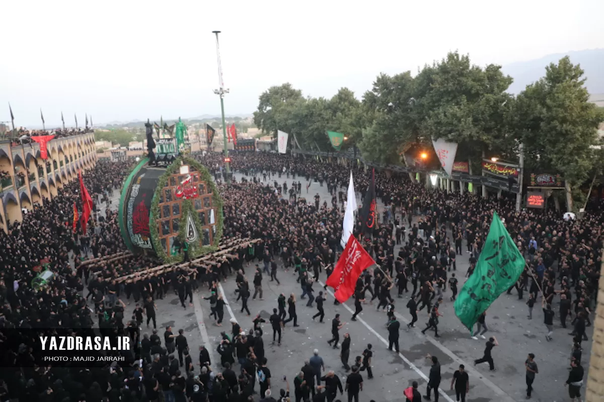 آئین نخل‌برداری در حسینیه باغ بهار مهریز