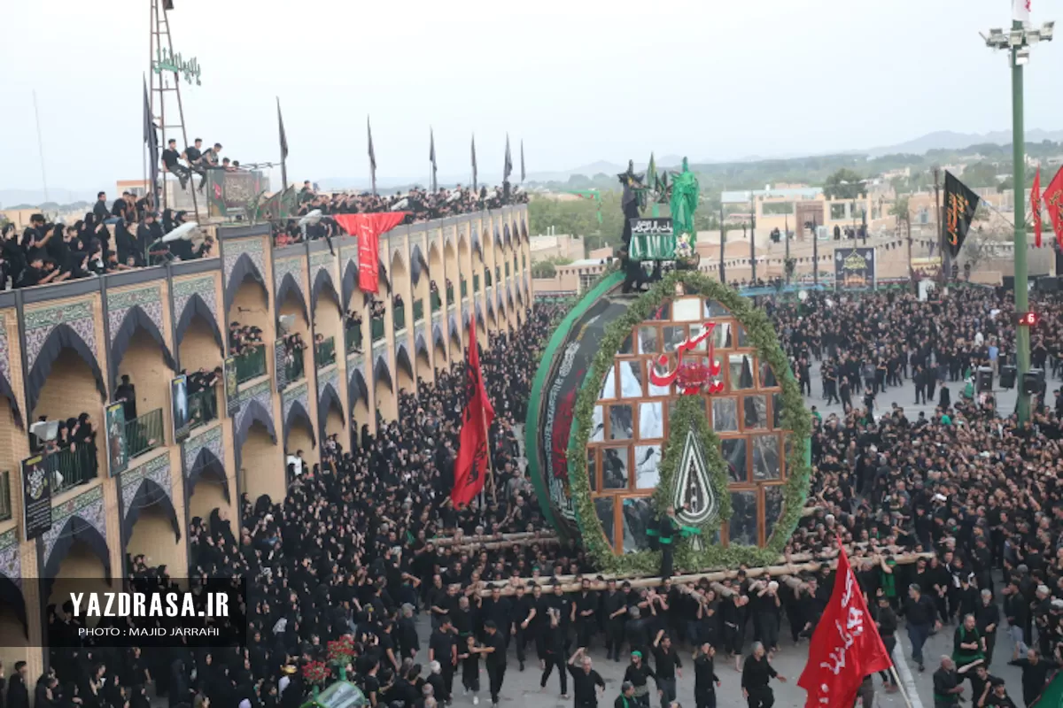 آئین نخل‌برداری در حسینیه باغ بهار مهریز