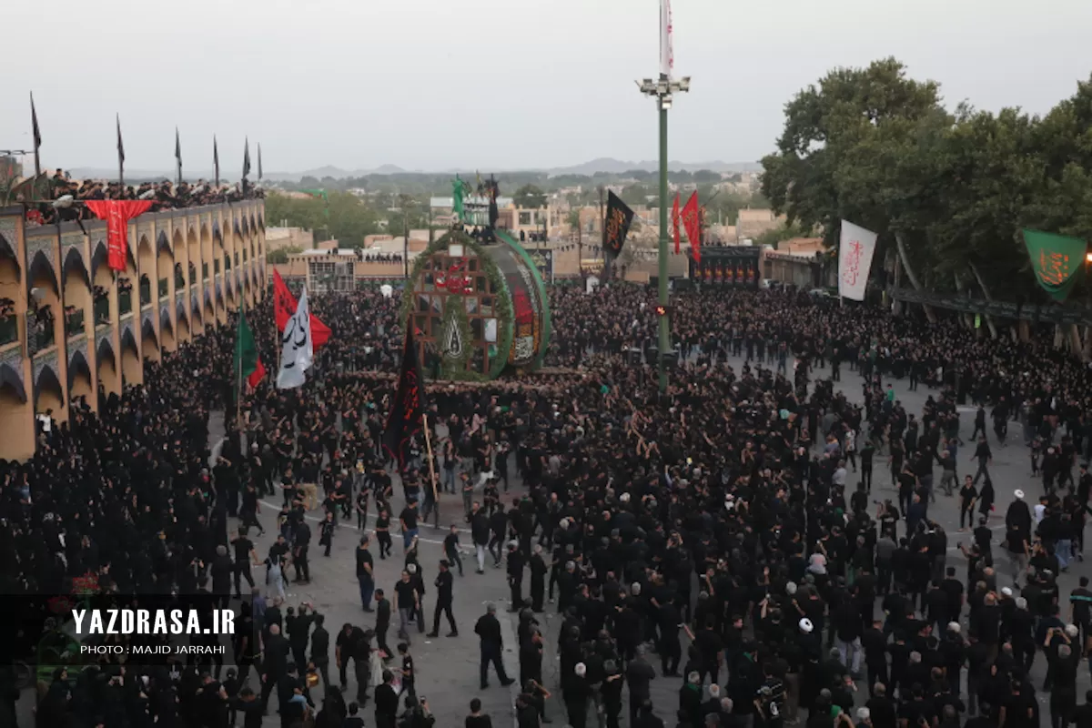 آئین نخل‌برداری در حسینیه باغ بهار مهریز