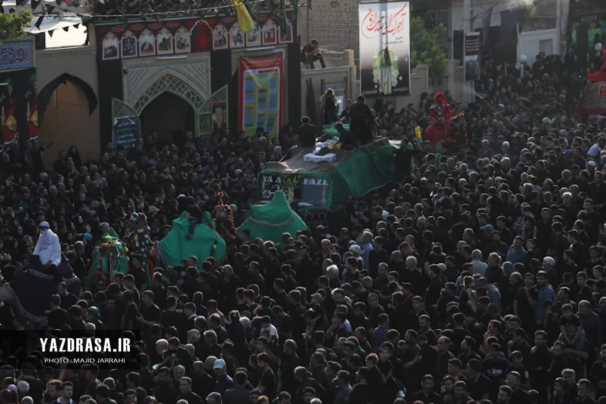 تعزیه‌خوانی روز عاشورا در حسینیه باغ بهار مهریز