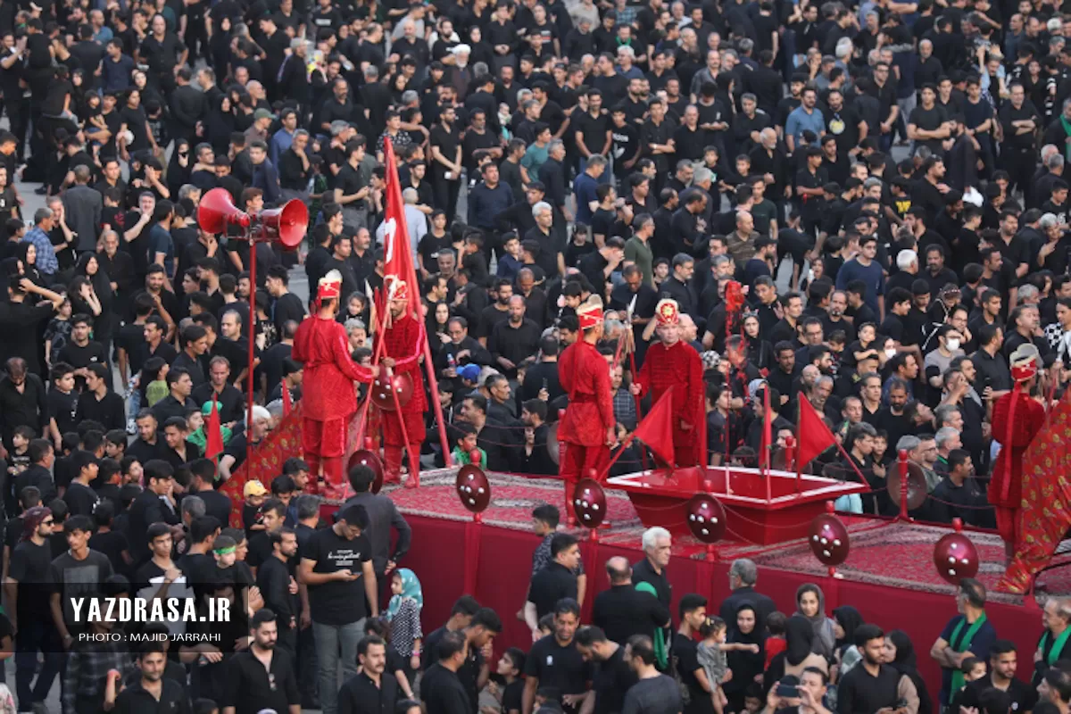 تعزیه‌خوانی روز عاشورا در حسینیه باغ بهار مهریز