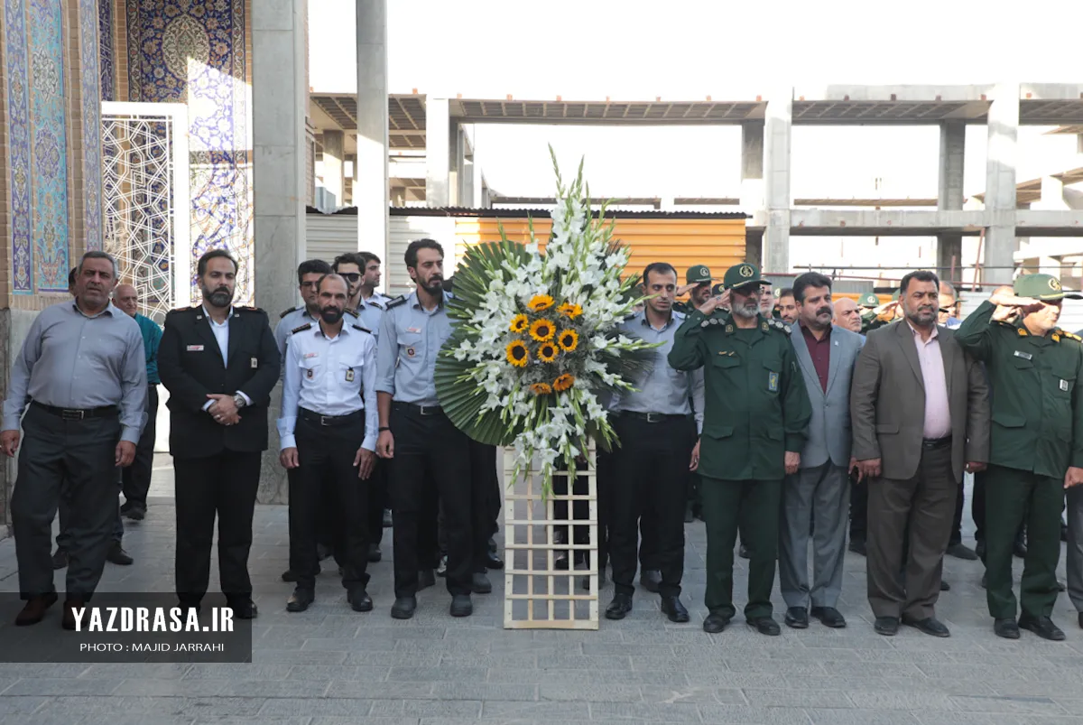 غبارروبی گلزار قهرمانان وطن در یزد انجام شد