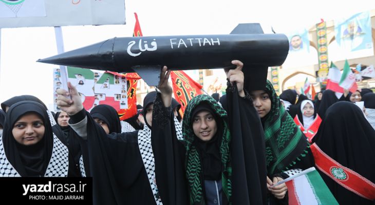 نسل فهمیده یزد علیه استکبار صف بست